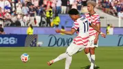 Malik Tillman schießt USA mit Freistoß-Tor ins Achtelfinale