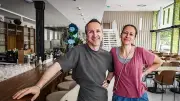 Mokka-Milch-Eisbar in Berlin-Mitte: Neustart mit Brunch und Live-Musik