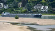 Rhein trocknet aus: Schiffsstau droht ab nächster Woche