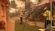 Waldbrände in Südeuropa: Flammen bedrohen Dörfer, Tausende fliehen
