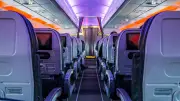 Warum Airlines die Gang-Lehne im Flugzeug blockieren